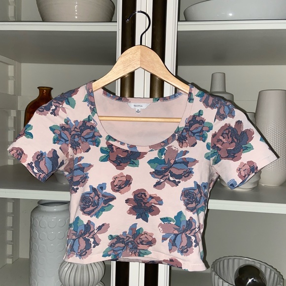 Aritzia short sleeve floral crop top, women’s size XS - Picture 4 of 7